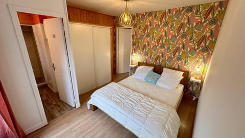 Bed, Photo of the whole room, Bedroom, wardrobe