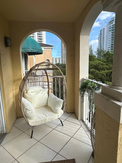 Urban Luxe Aventura 22 Retreat Apartment in Sunny Isles Beach