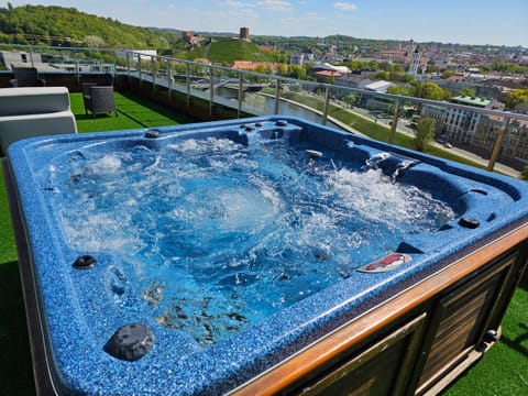 Hot Tub, Hot Tub