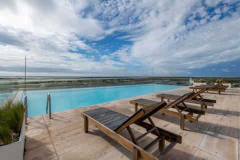 Swimming pool, sunbed