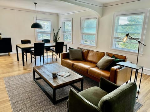 The Nic - Lkwd 2 bed 1 ba duplex up Apartment in Lakewood