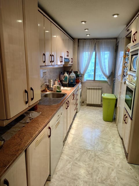 Habitación Privada Alameda de Osuna Vacation rental in Madrid