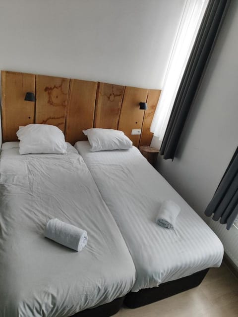 Midi 81 HOSTEL Hostel in Saint-Gilles