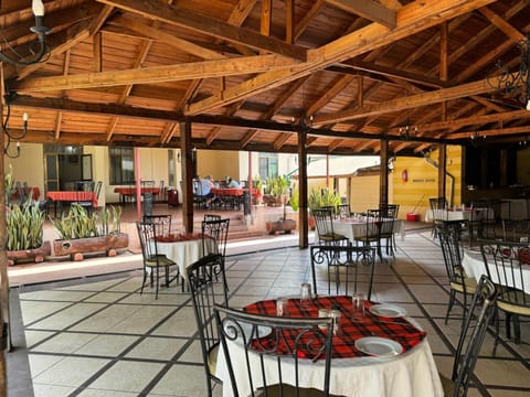 Restaurant/places to eat, Banquet/Function facilities