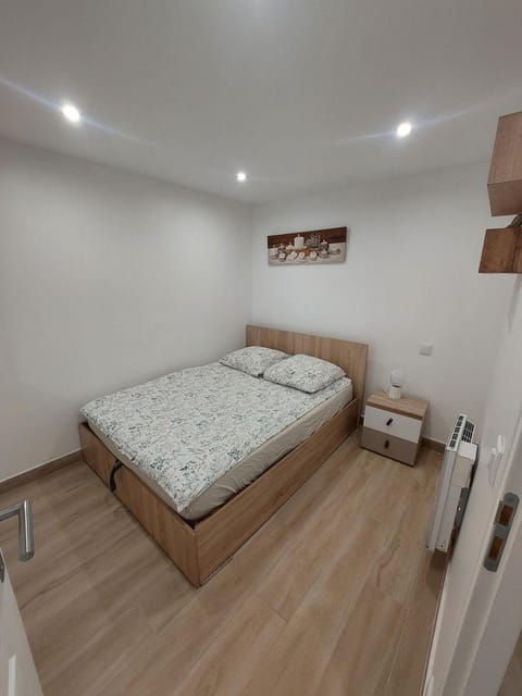 Appartement avec terrasse dans la verdure Vacation rental in Suresnes