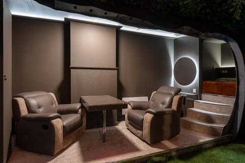 Jungle Crash Love Room Apartment in Saint-Étienne