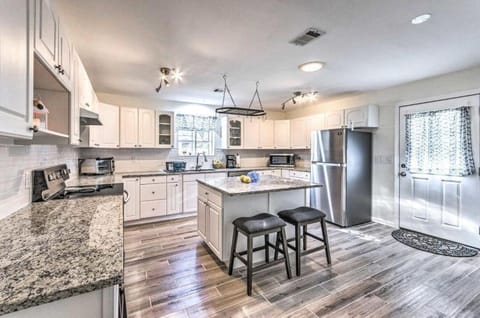 Silvia's Serenity Beach Home with New Salt Water Pool House in Fort Walton Beach