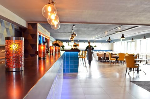 Restaurant/places to eat, Lobby or reception, Lounge or bar, Seating area, On site, Breakfast, Lunch, Dinner, Alcoholic drinks, Non alcoholic drinks, room service