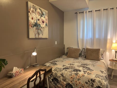 Seating area, Bedroom