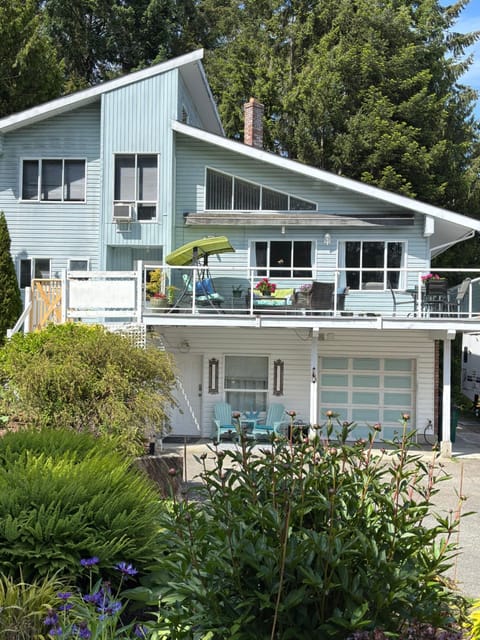 Property building, Patio, Garden, Balcony/Terrace