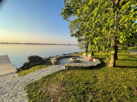 Garden, Beach, Lake view, Sea view