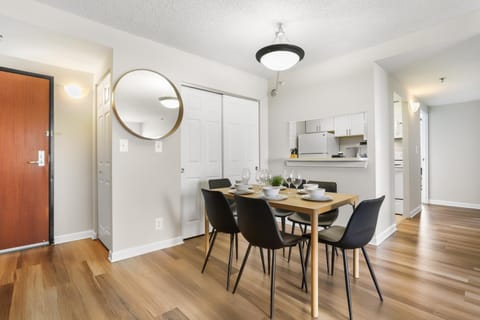 Seating area, Dining area