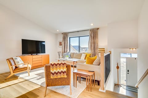 Deck with Forest Views Modern Home in Rochester! House in Rochester