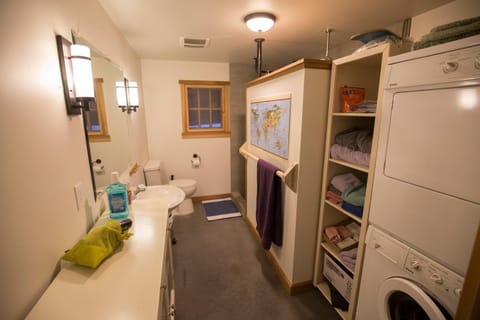 Bathroom, towels, washing machine