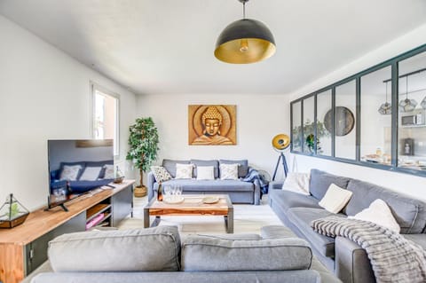 TV and multimedia, Living room, Seating area