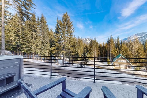 Snoqualmie Pass Mountain Retreat House in Snoqualmie Pass