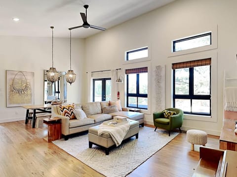 View (from property/room), Living room, Seating area, Dining area, furniture
