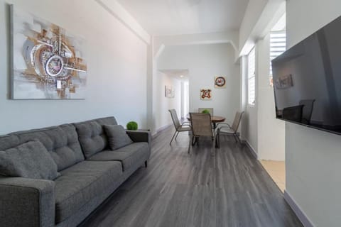 TV and multimedia, Living room, Seating area, Evening entertainment