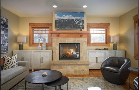 Luxe Winter Park Escape - 5BR with Hot Tub & Game Room House in Fraser