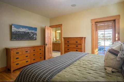 Luxe Winter Park Escape - 5BR with Hot Tub & Game Room House in Fraser