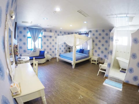 Photo of the whole room, bunk bed