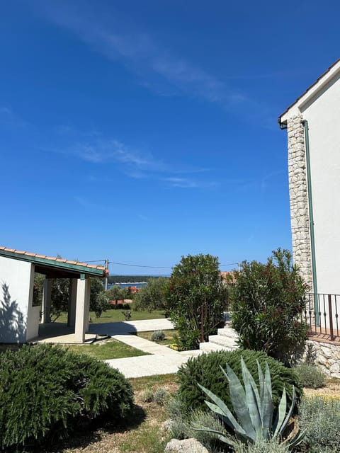 Property building, Day, Garden, Garden view