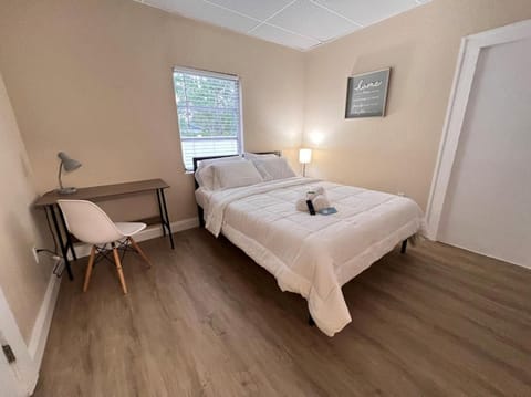 Comfortable Room Rentals Outlets & Kingsky Academy House in Lakeland