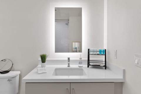 Bright Studio on Sunset Blvd Pool, Parking, Gym Apartment hotel in West Hollywood