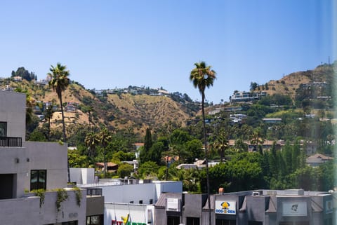 Bright Studio on Sunset Blvd Pool, Parking, Gym Apartment hotel in West Hollywood