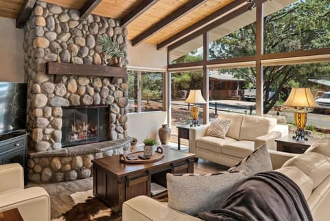 Living room, Seating area