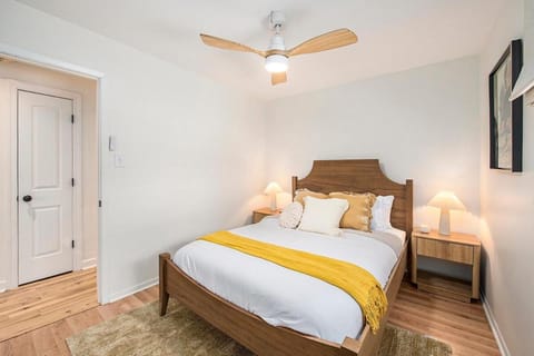 New Beach front 5bd in Sister Lakes with Hot tub House in Sister Lakes