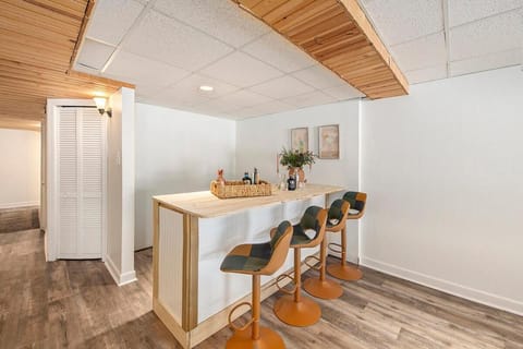 New Beach front 5bd in Sister Lakes with Hot tub House in Sister Lakes