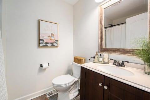 New Beach front 5bd in Sister Lakes with Hot tub House in Sister Lakes