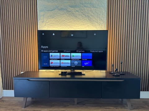 Communal lounge/ TV room, TV and multimedia