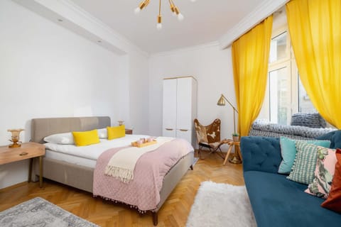 Living room, Photo of the whole room