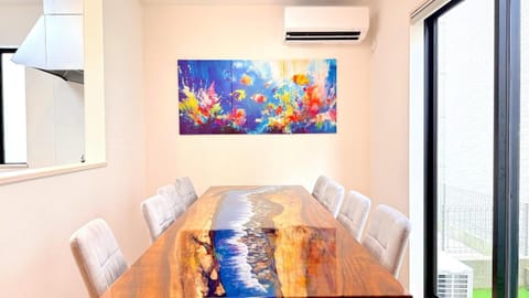 Living room, Decorative detail, Seating area, Dining area, air conditioner