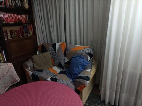 Habitacion Alameda de Osuna Madrid Aeropuerto Vacation rental in Madrid