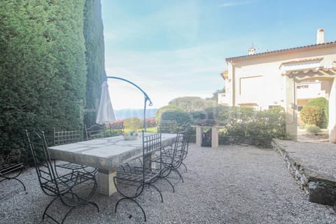 Mouans Sartoux, bastide avec magnifique parc et piscine Villa in Mouans-Sartoux