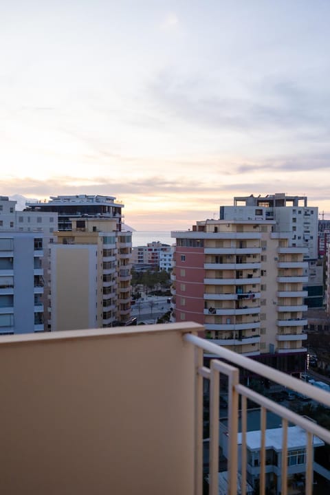View (from property/room), Balcony/Terrace, City view