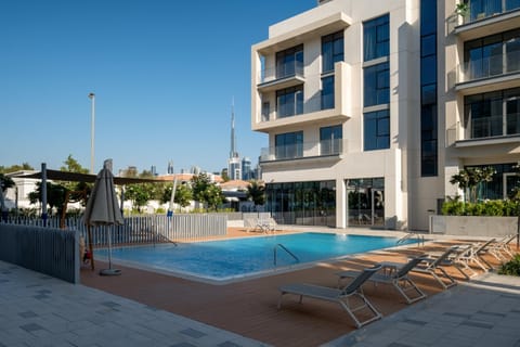 City view, Swimming pool, Swimming pool, sunbed