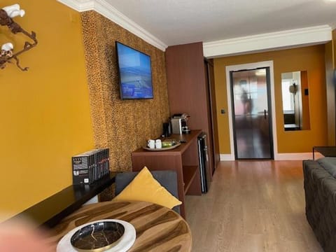 mi casa naranja Hotel in Lommel