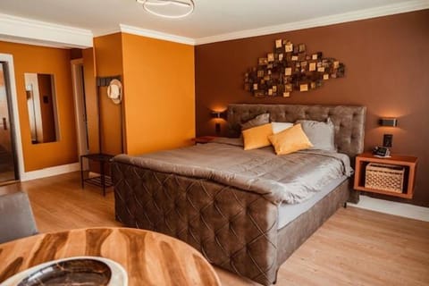 mi casa naranja Hotel in Lommel