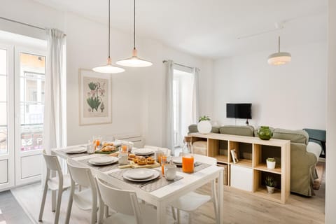 TV and multimedia, Living room, Dining area