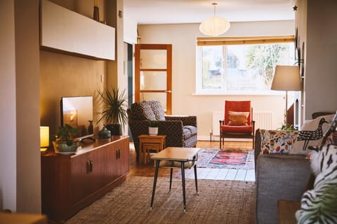 Communal lounge/ TV room, TV and multimedia, Living room, Seating area
