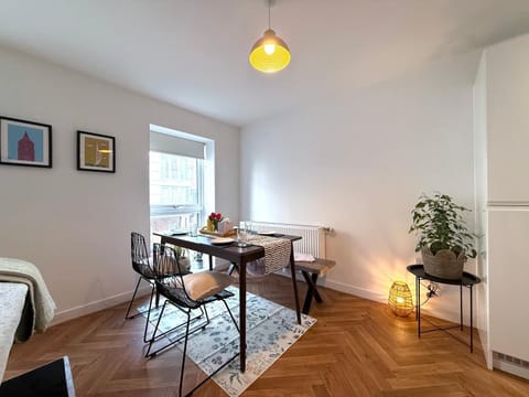 Issara Apartments 41 - Great location & Private Parking Apartment in Portsmouth