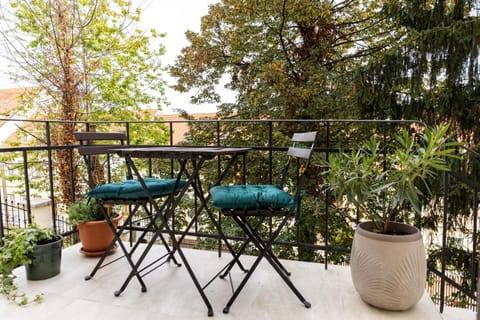 Patio, Spring, Day, Garden, View (from property/room), Balcony/Terrace, Garden view