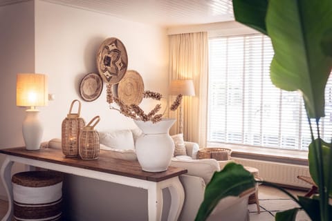 Decorative detail, Seating area