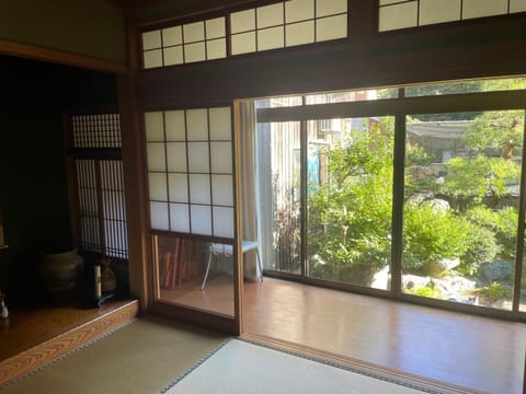 Property building, Restaurant/places to eat