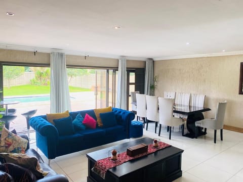Communal lounge/ TV room, Living room, Seating area, Dining area