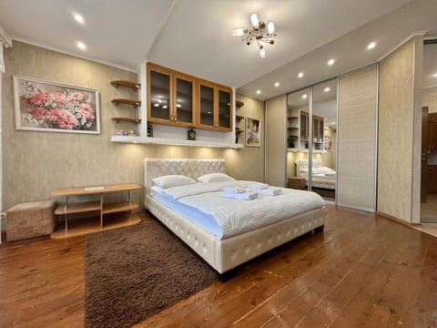 Bed, Photo of the whole room, Bedroom, towels, wardrobe